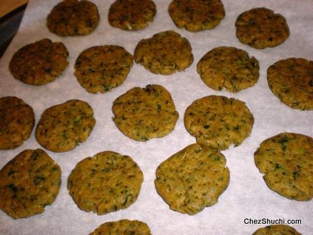 methi mathri ready to bake